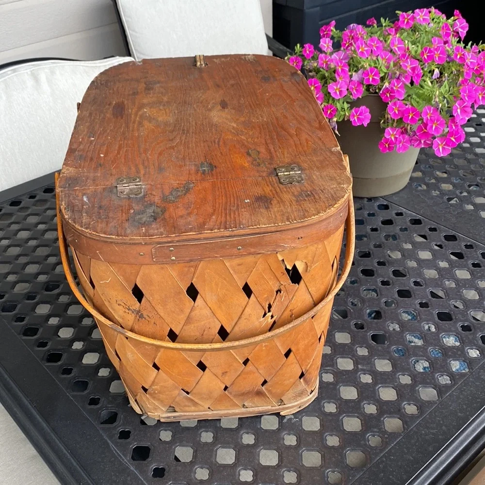 Vintage Woven Picnic Basket - Brown!